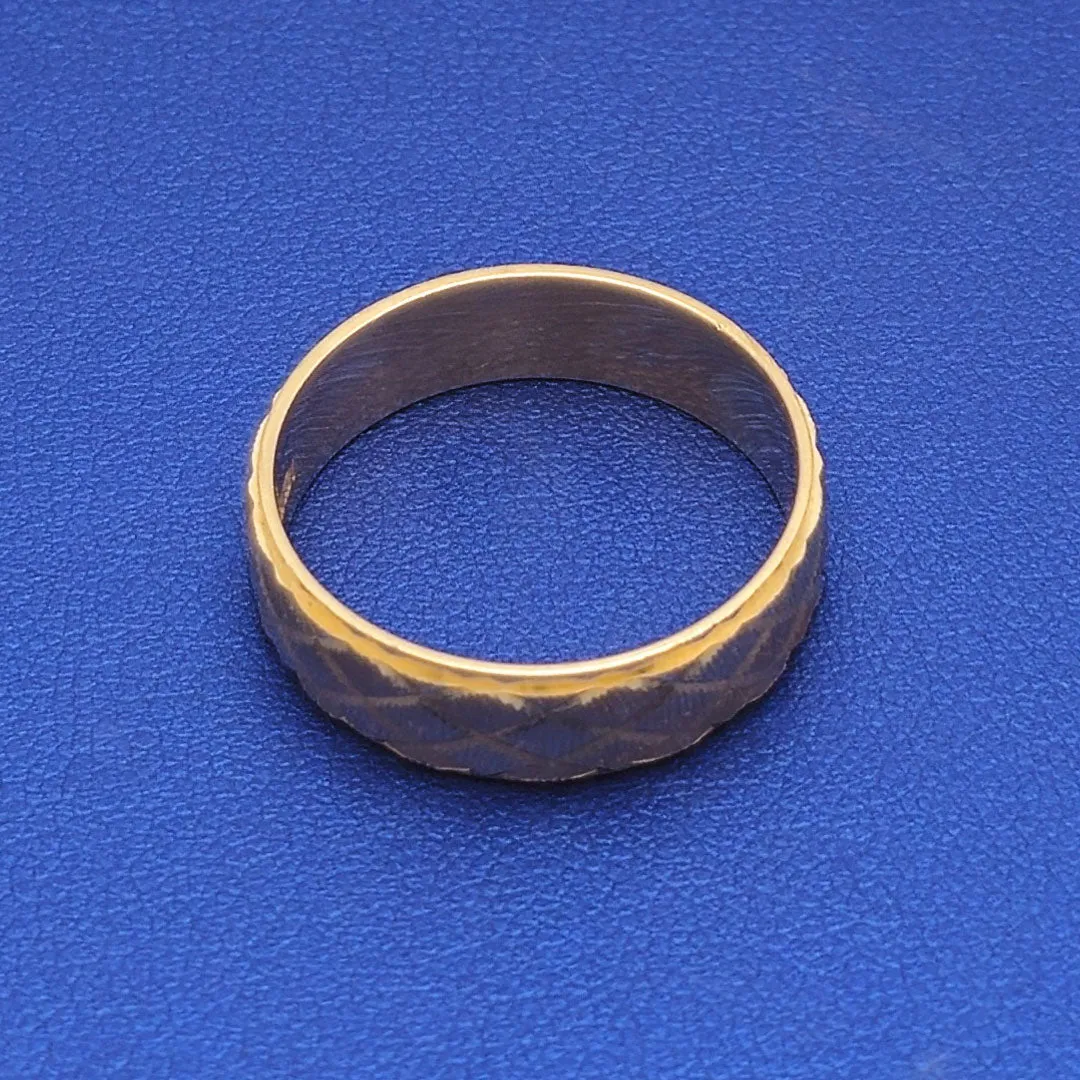 14k Crisscross Laser Cut Wedding Band