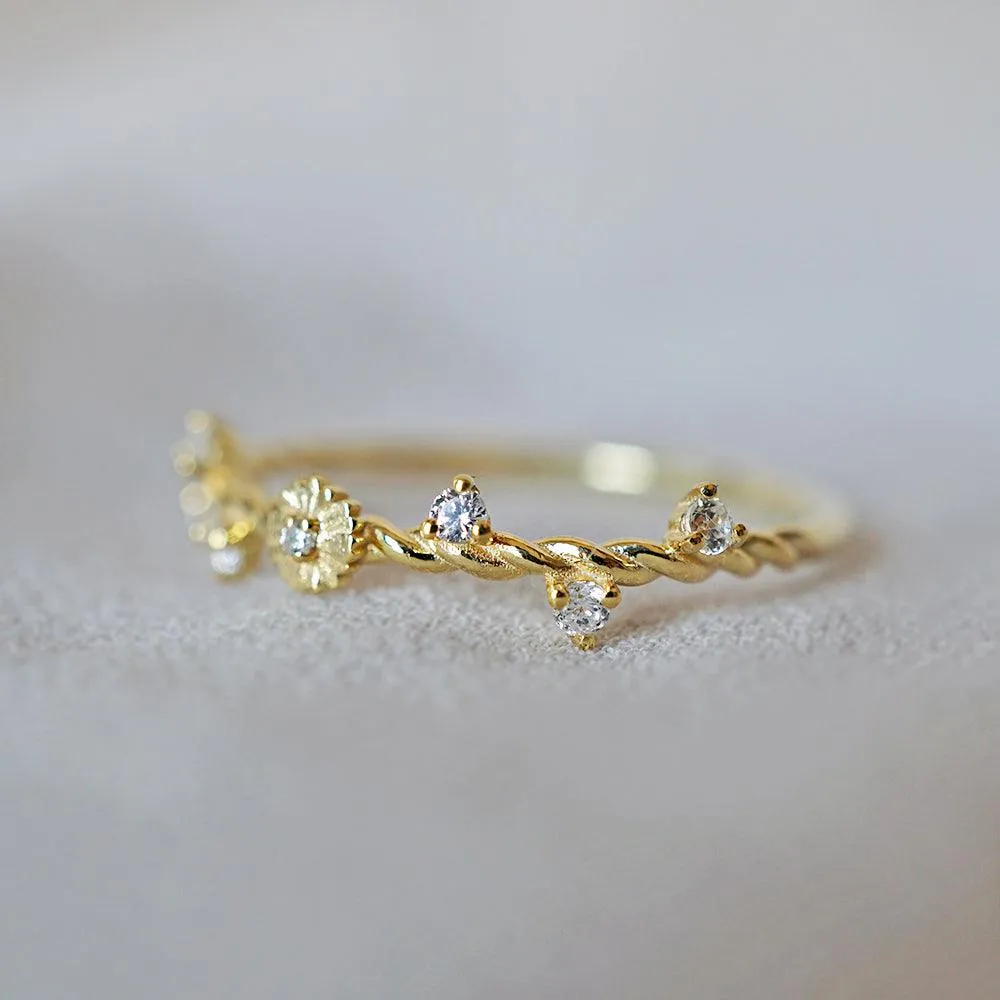 14K Mini Daisy Twisted Ring