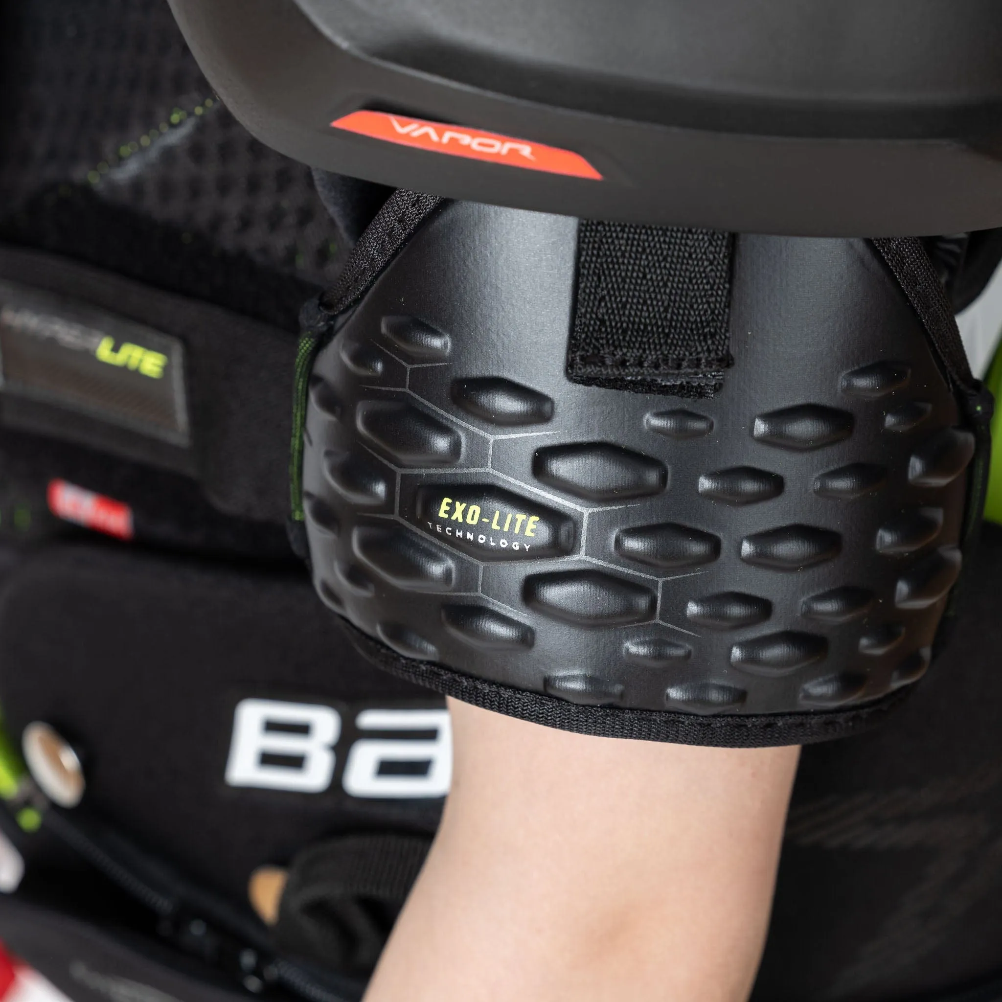 Bauer Vapor Hyperlite Junior Hockey Shoulder Pads