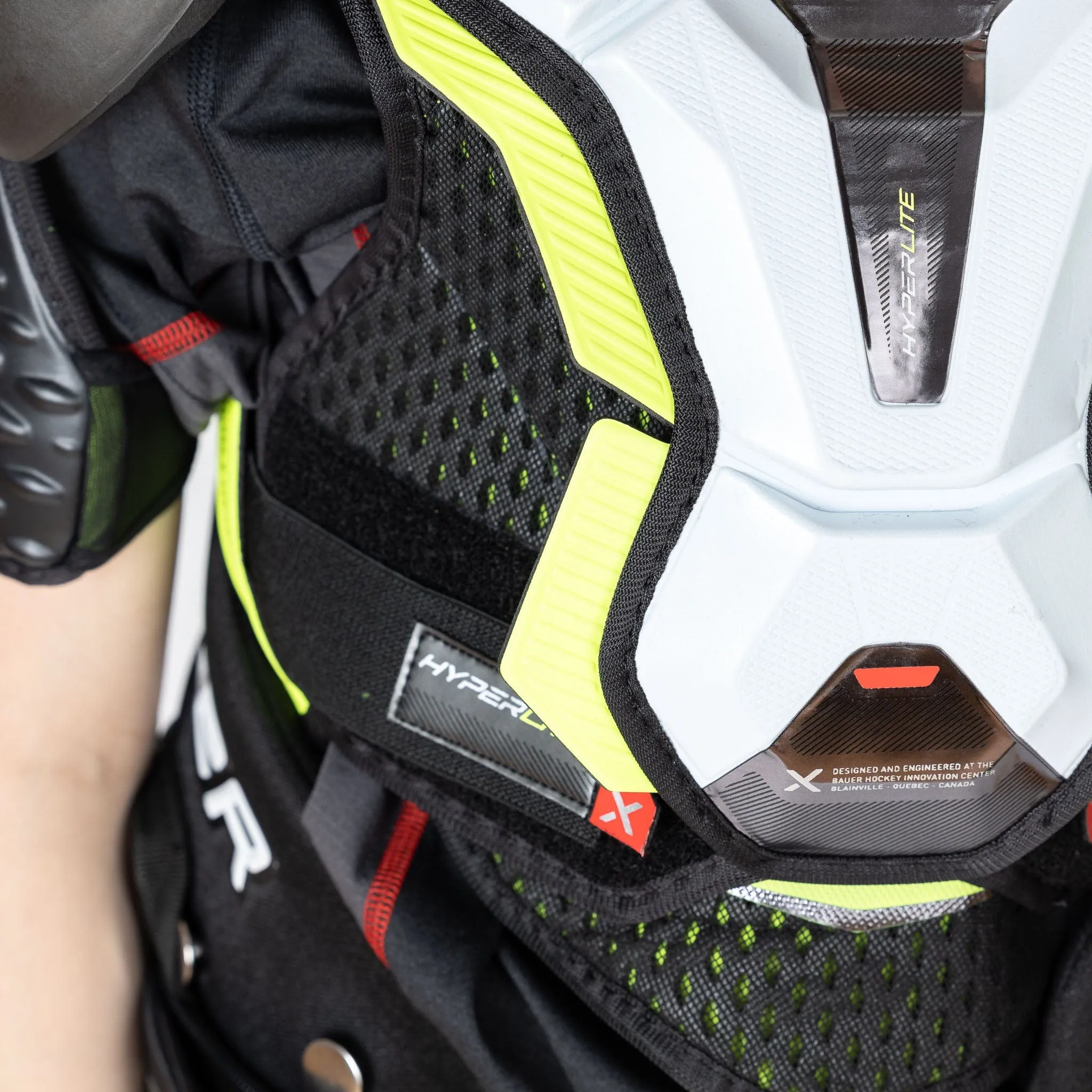 Bauer Vapor Hyperlite Junior Hockey Shoulder Pads