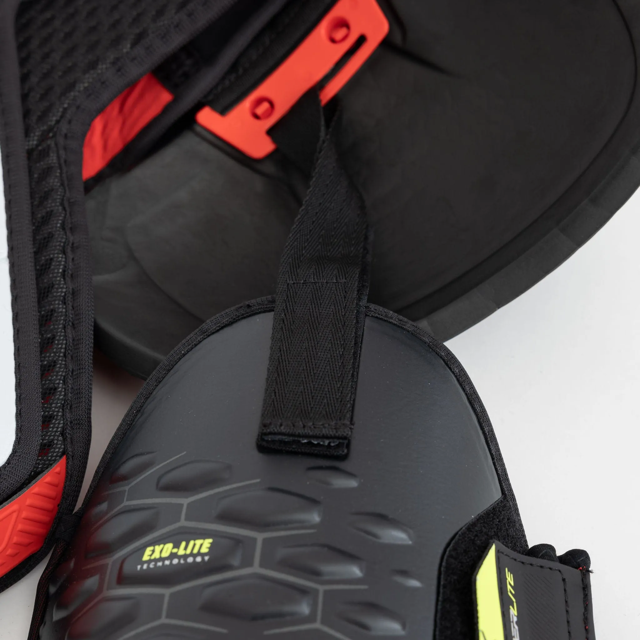 Bauer Vapor Hyperlite Senior Hockey Shoulder Pads