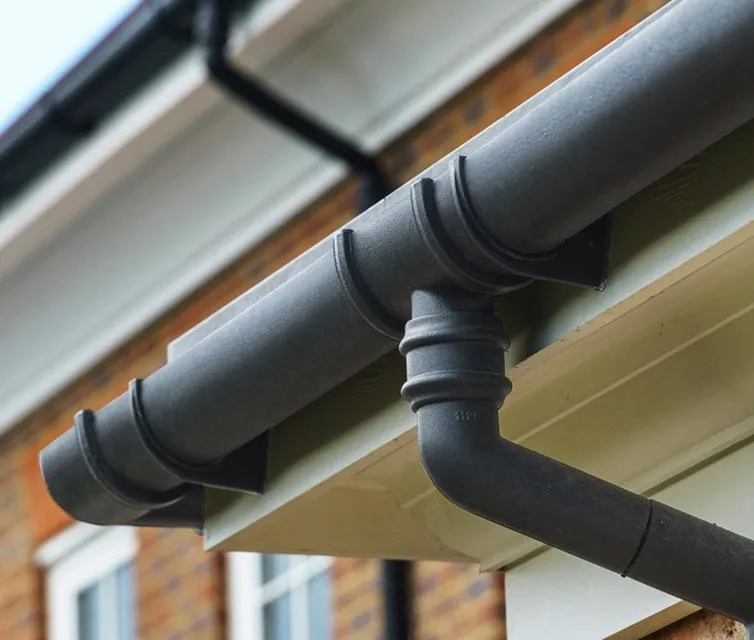 Brett Martin Deepstyle 115mm Cascade Cast Iron Effect 135° Gutter Angle (BR079CI)
