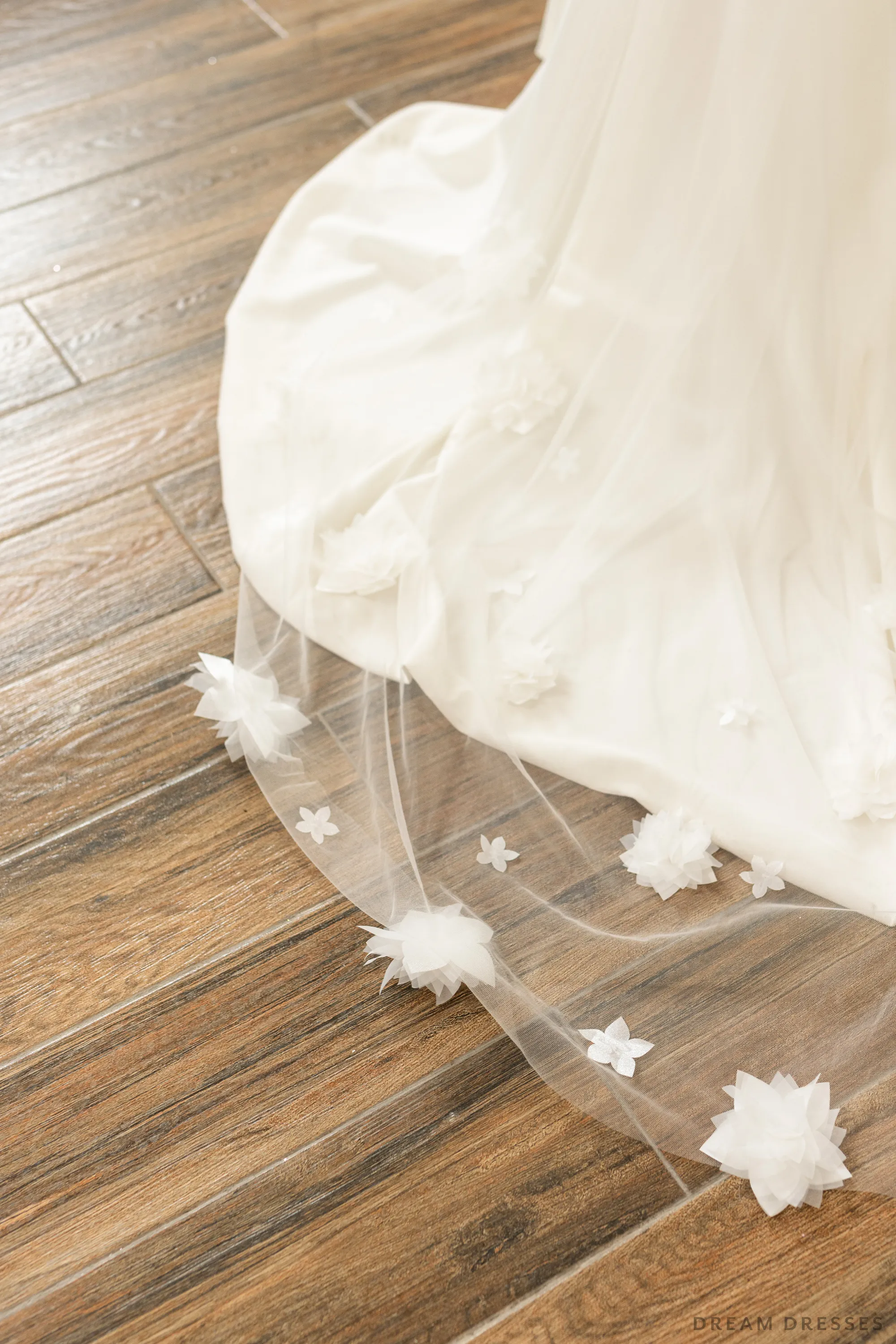 Cathedral Bridal Veil With 3D Flowers (#AMIE)