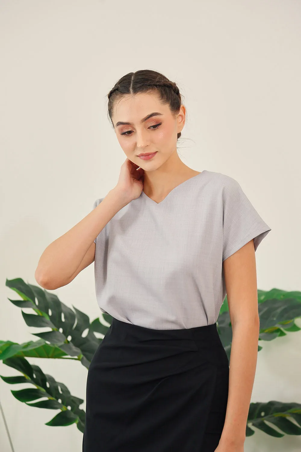 Danna V-Neck Relaxed Blouse in Grey Texture