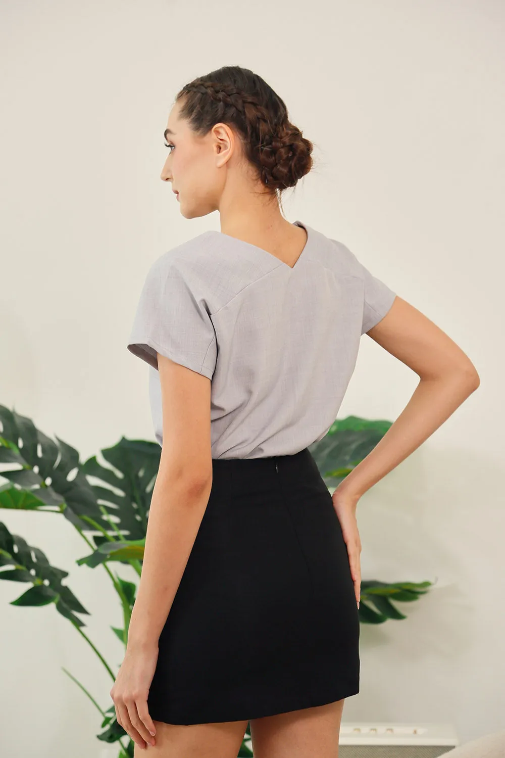 Danna V-Neck Relaxed Blouse in Grey Texture