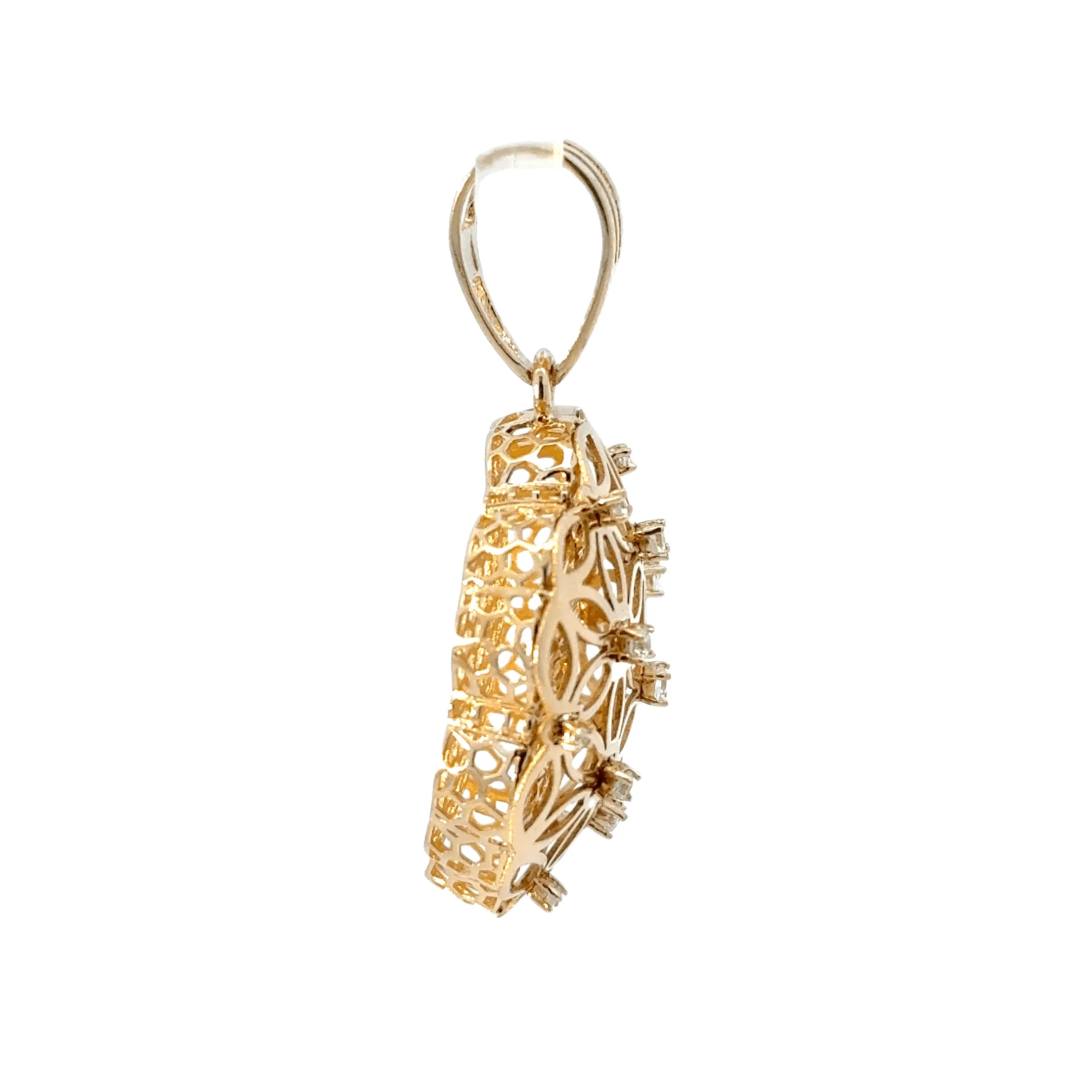 Elegant Gold Pendant with Intricate Design 14k