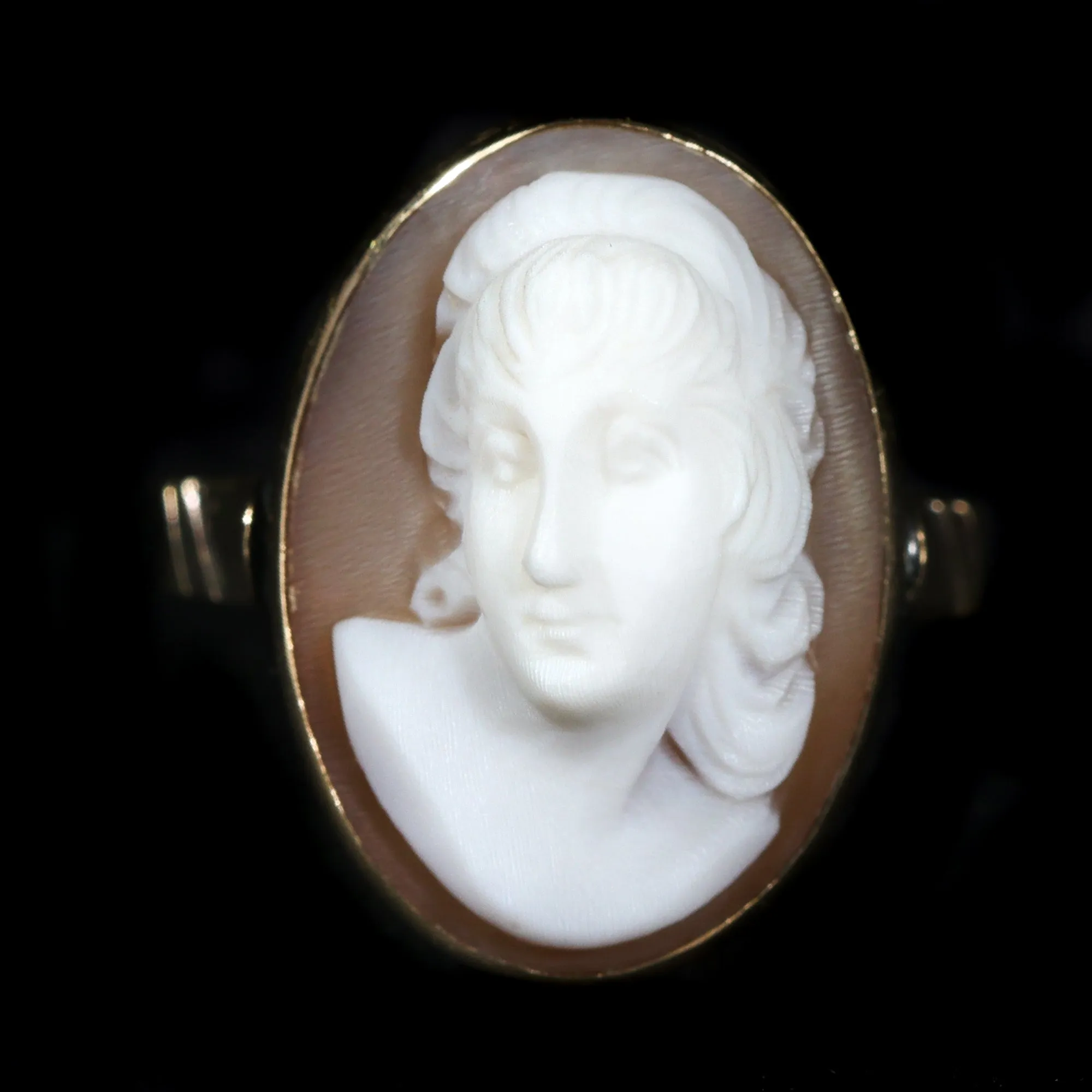 Estate 14k Yellow Gold Shell Cameo Ring