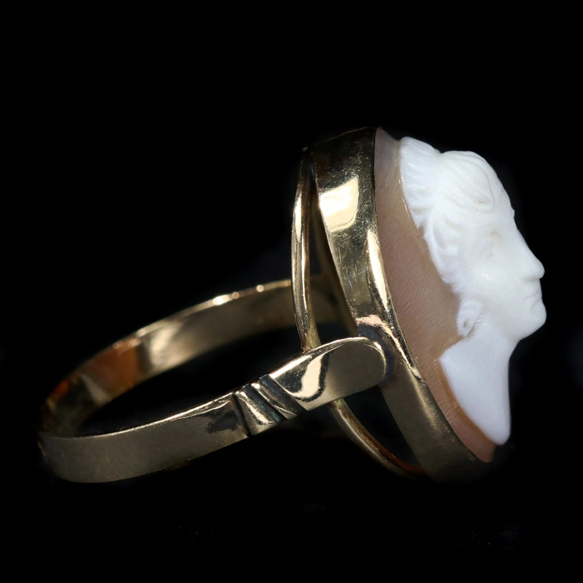 Estate 14k Yellow Gold Shell Cameo Ring