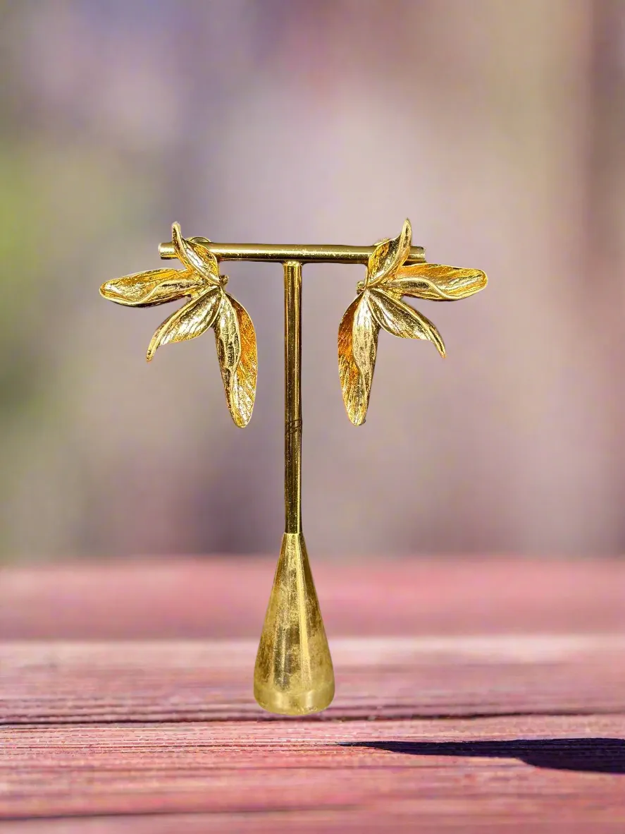 Exquisite Gold and Crystal Floral Earrings – Sparkling Statement Jewelry