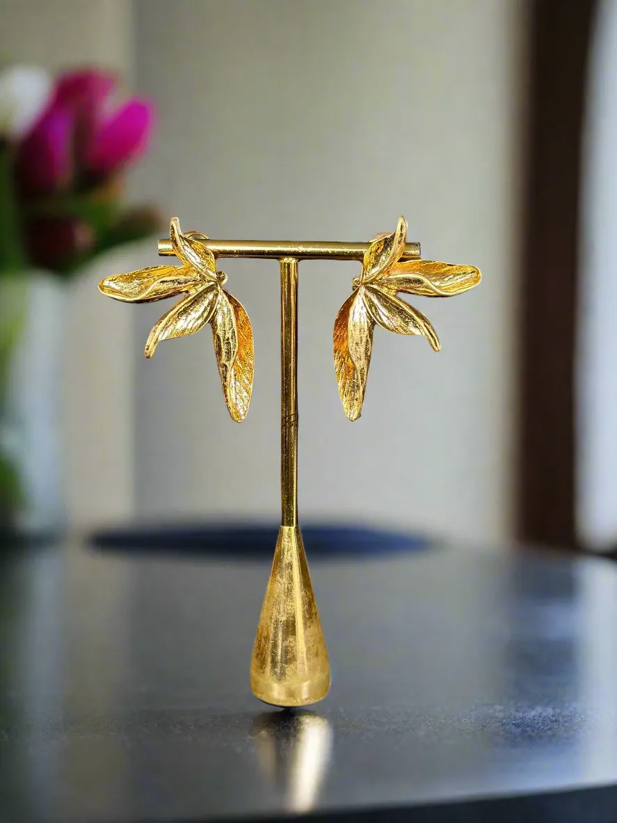Exquisite Gold and Crystal Floral Earrings – Sparkling Statement Jewelry