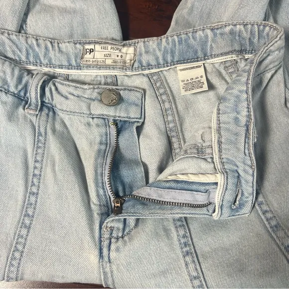 FREE PEOPLE Denim Gilmore Wide Leg Landon Jeans Light Wash Mid Rise Size 0