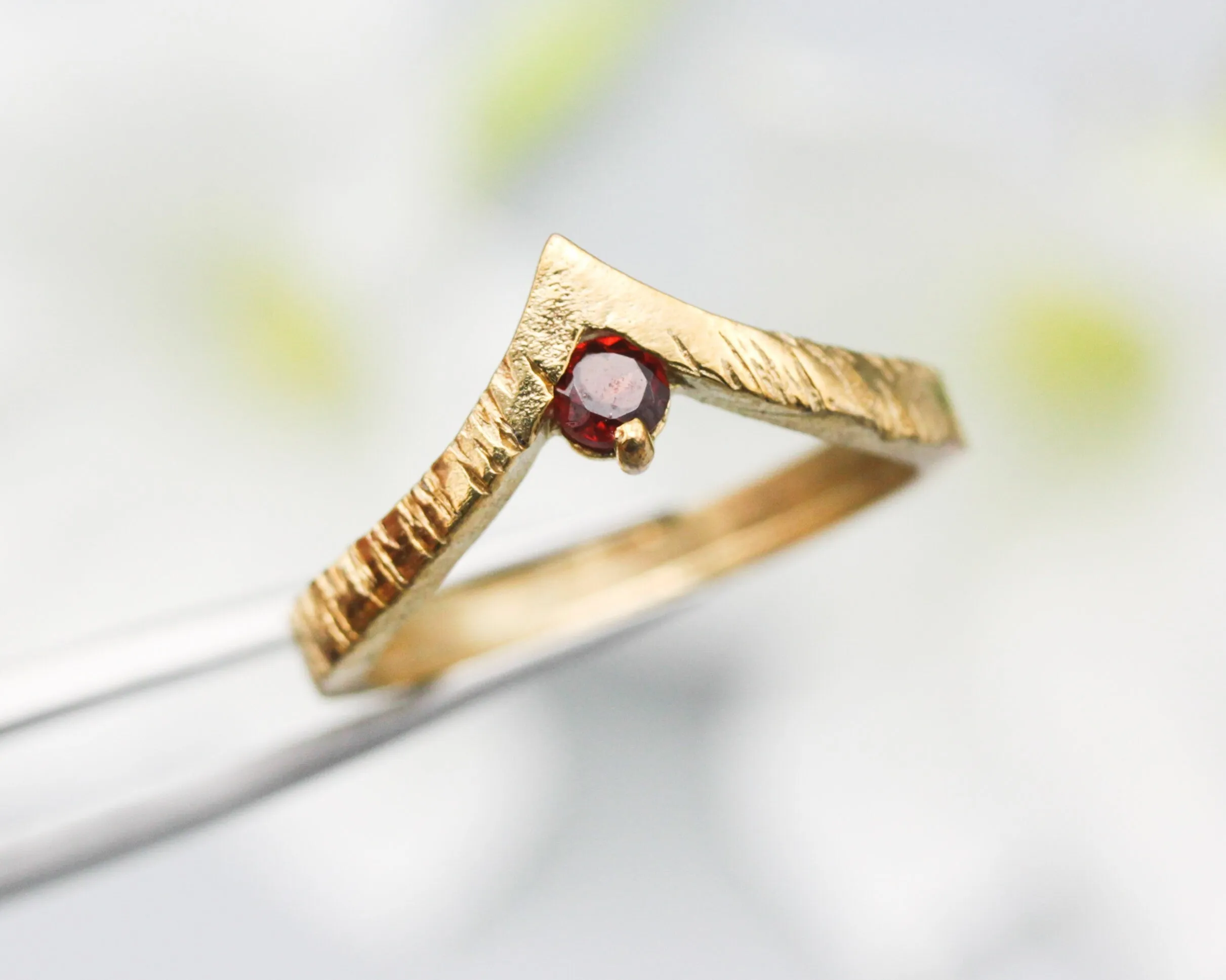 Garnet ring 14k gold crown design with line texture band