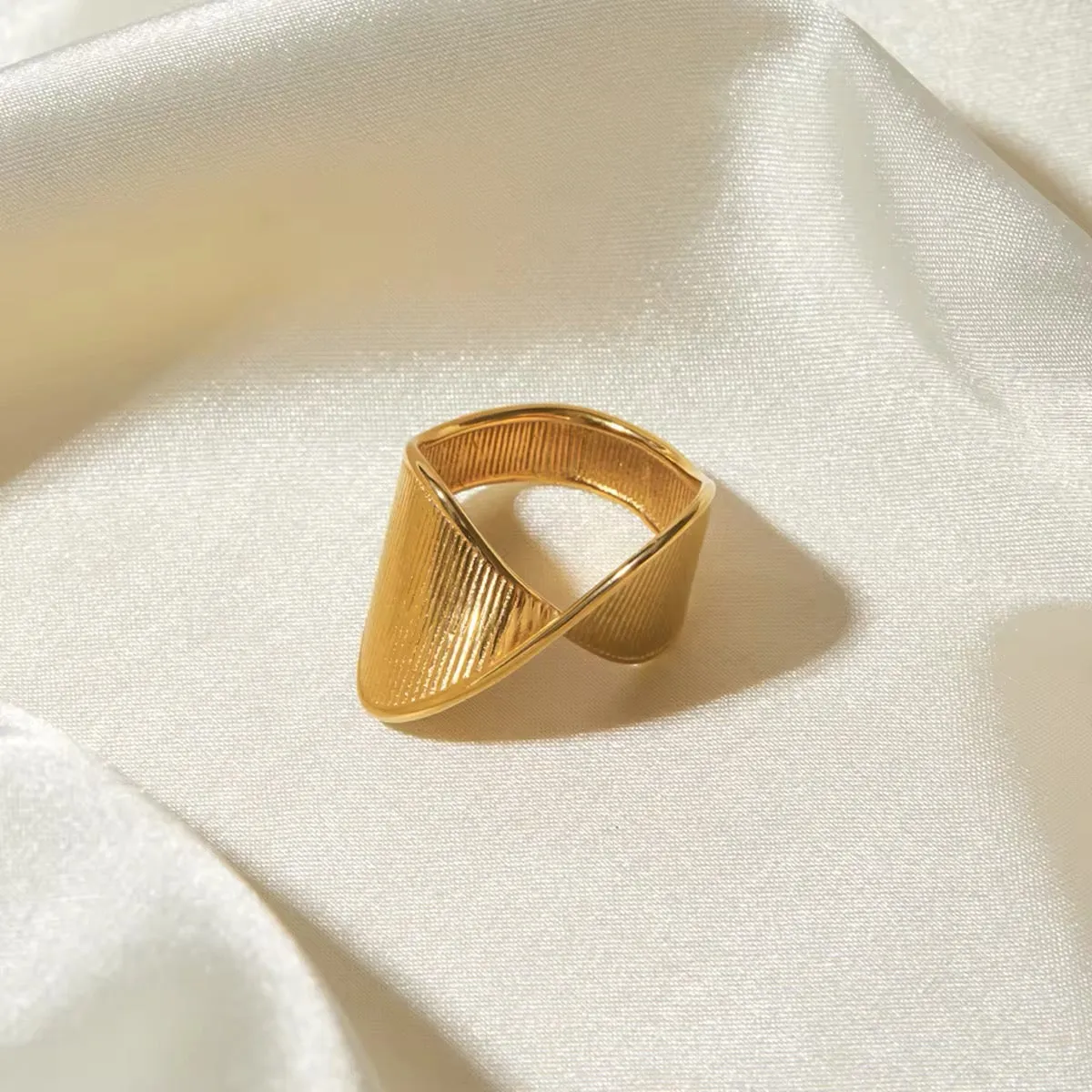 Golden Wave DNA-Inspired Irregular Statement Ring