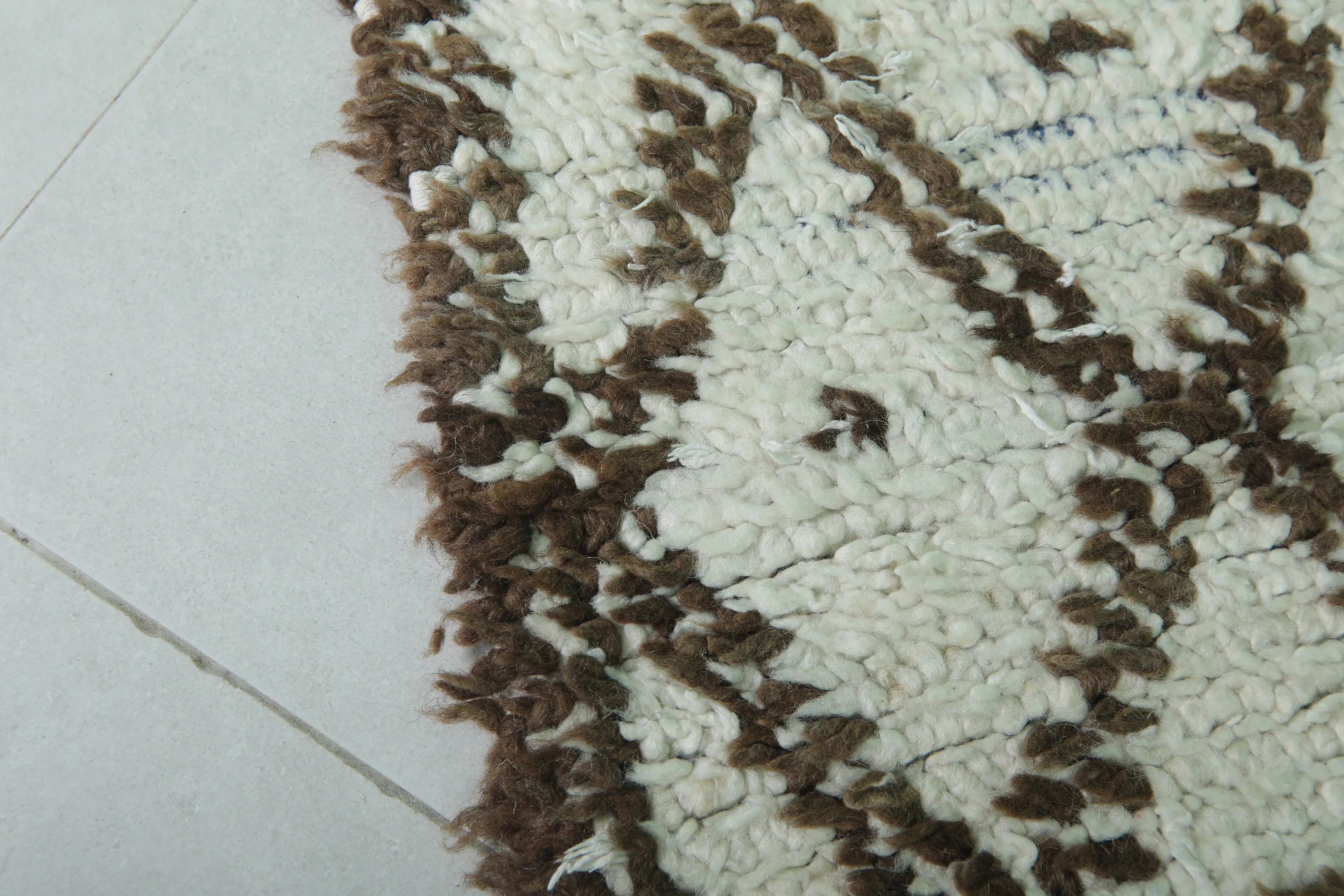 Handmade Berber Rug – Tribal Diamond Motif 2.9 x 5.8 ft