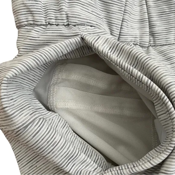 LULULEMON On The Fly Short *2.5&quot;Wee Are From Space Nimbus Battleship, S…