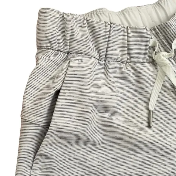 LULULEMON On The Fly Short *2.5&quot;Wee Are From Space Nimbus Battleship, S…