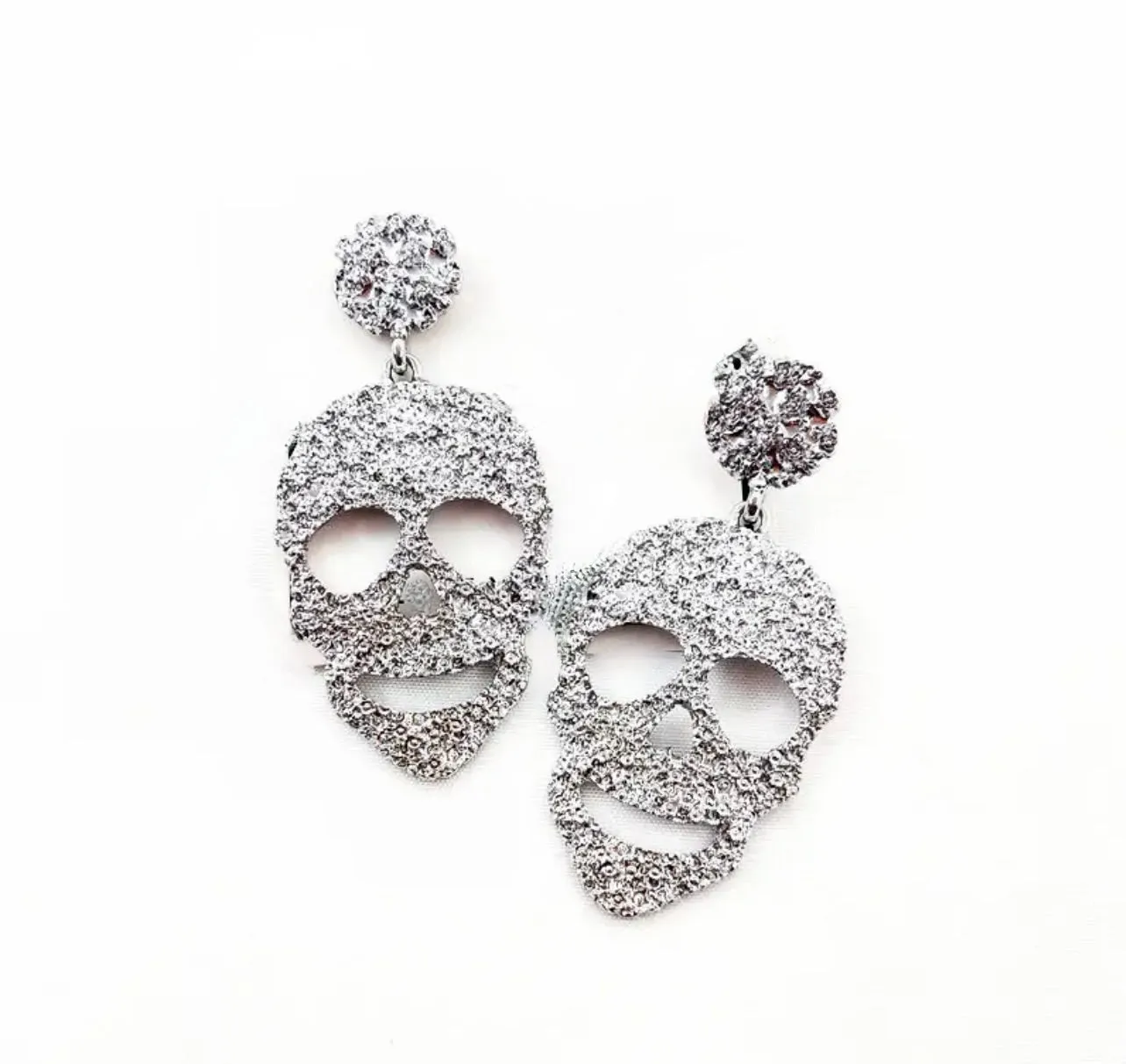 Metal Skull Gaspy Silver Plated Earrings 200-03 | Erika Williner Designs