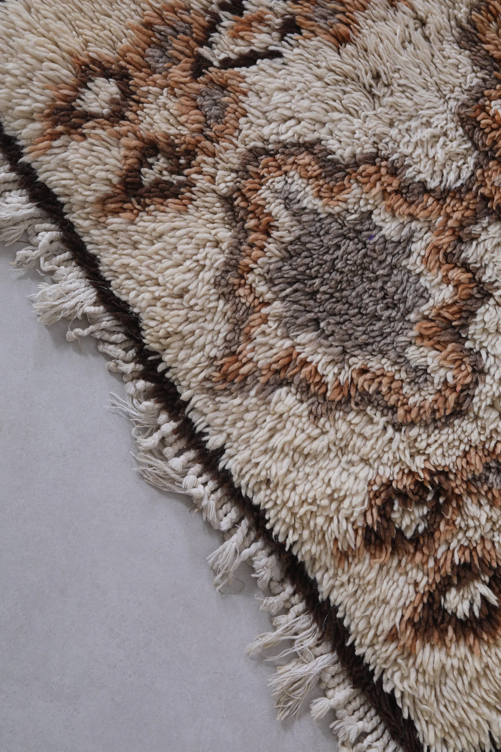 Moroccan Rug 2.6 x 6.7 Feet - Handwoven Geometric Design