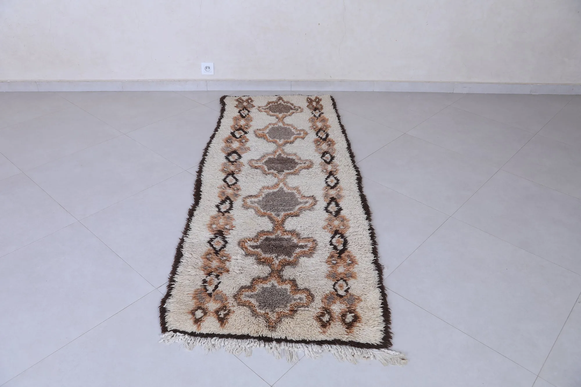 Moroccan Rug 2.6 x 6.7 Feet - Handwoven Geometric Design