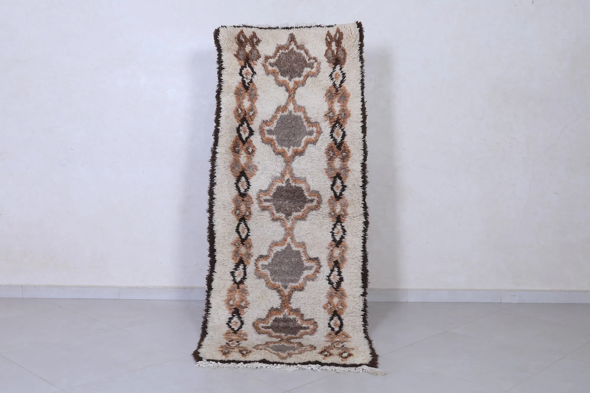 Moroccan Rug 2.6 x 6.7 Feet - Handwoven Geometric Design