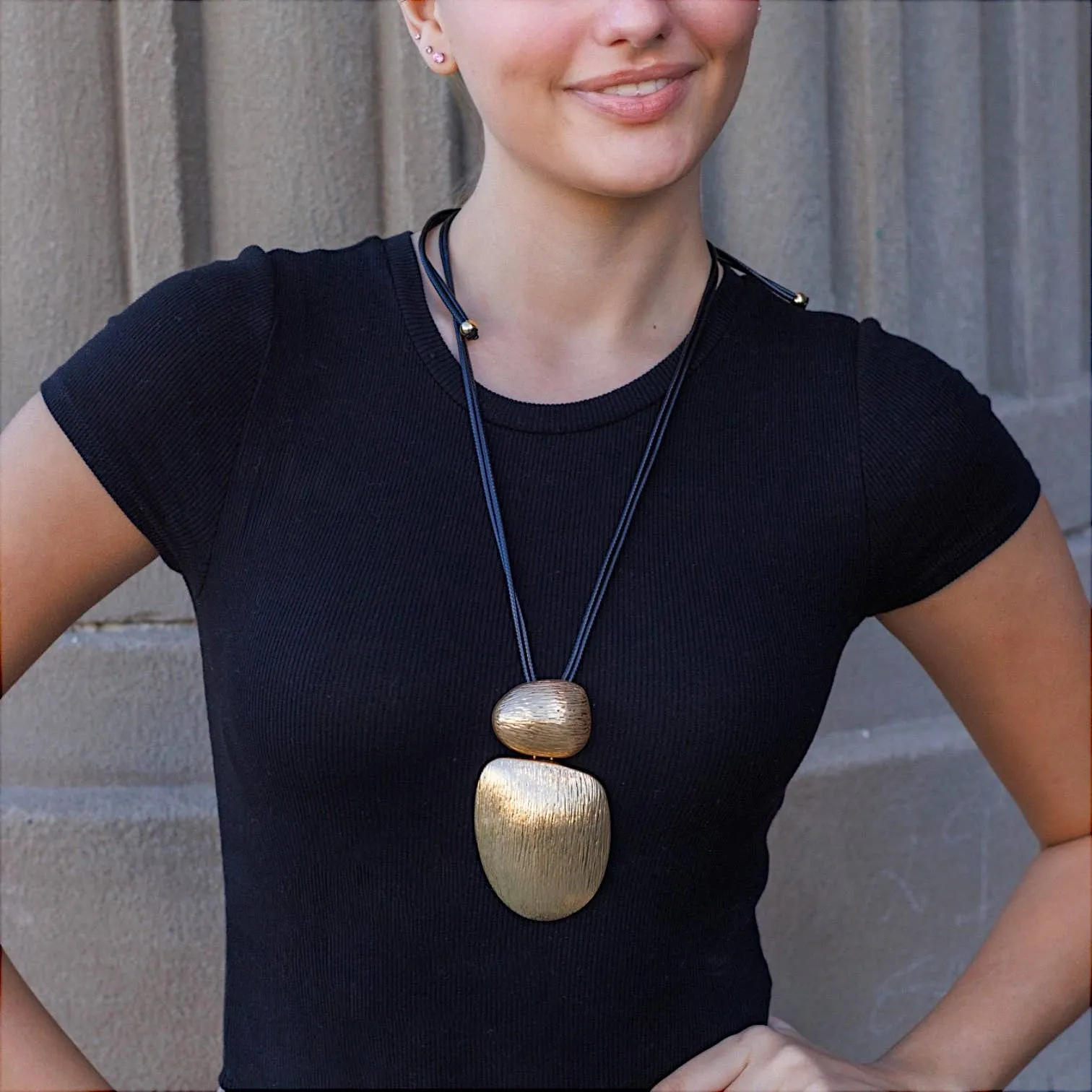 Necklace - Vintage Gold Necklace with Sculpted Pendant |