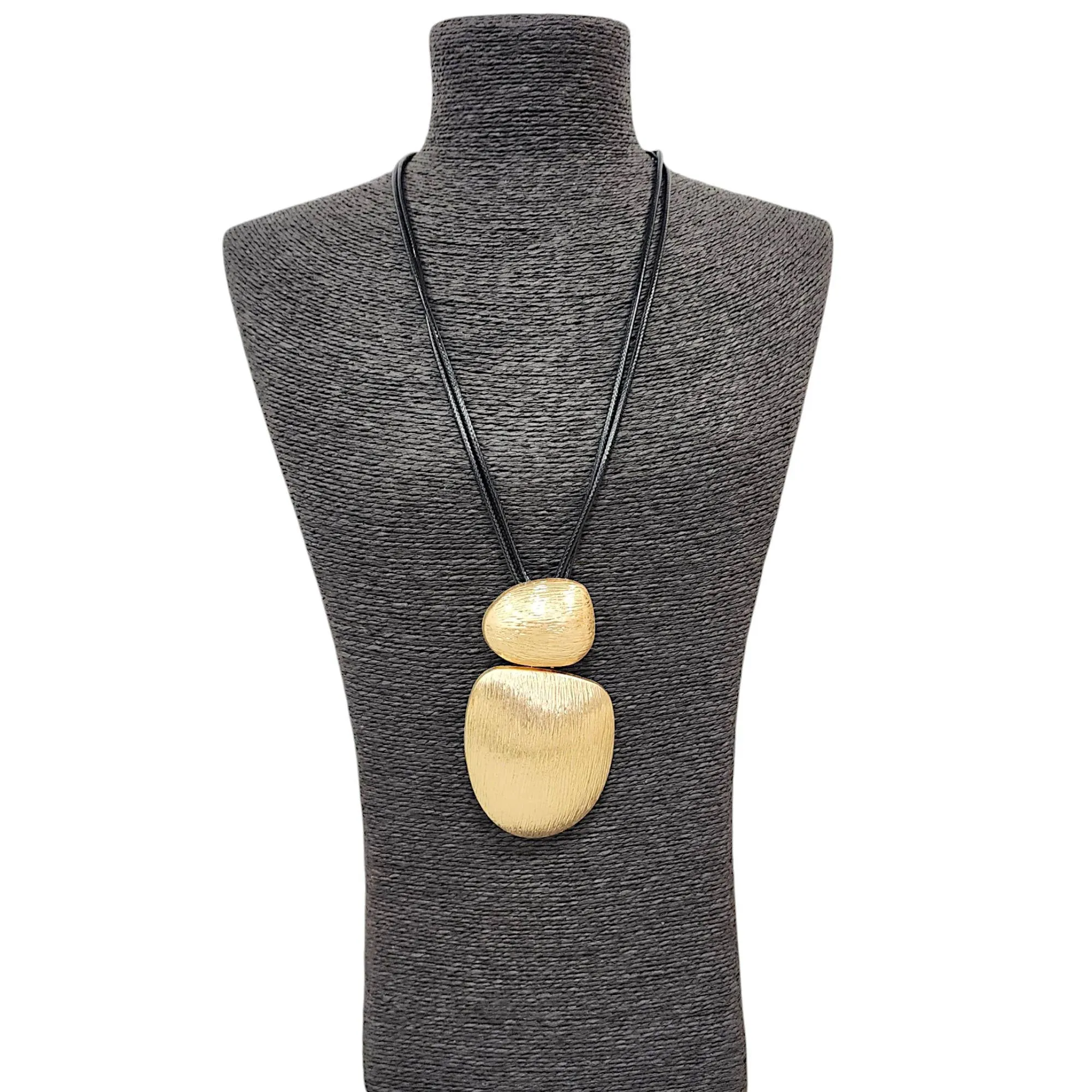 Necklace - Vintage Gold Necklace with Sculpted Pendant |
