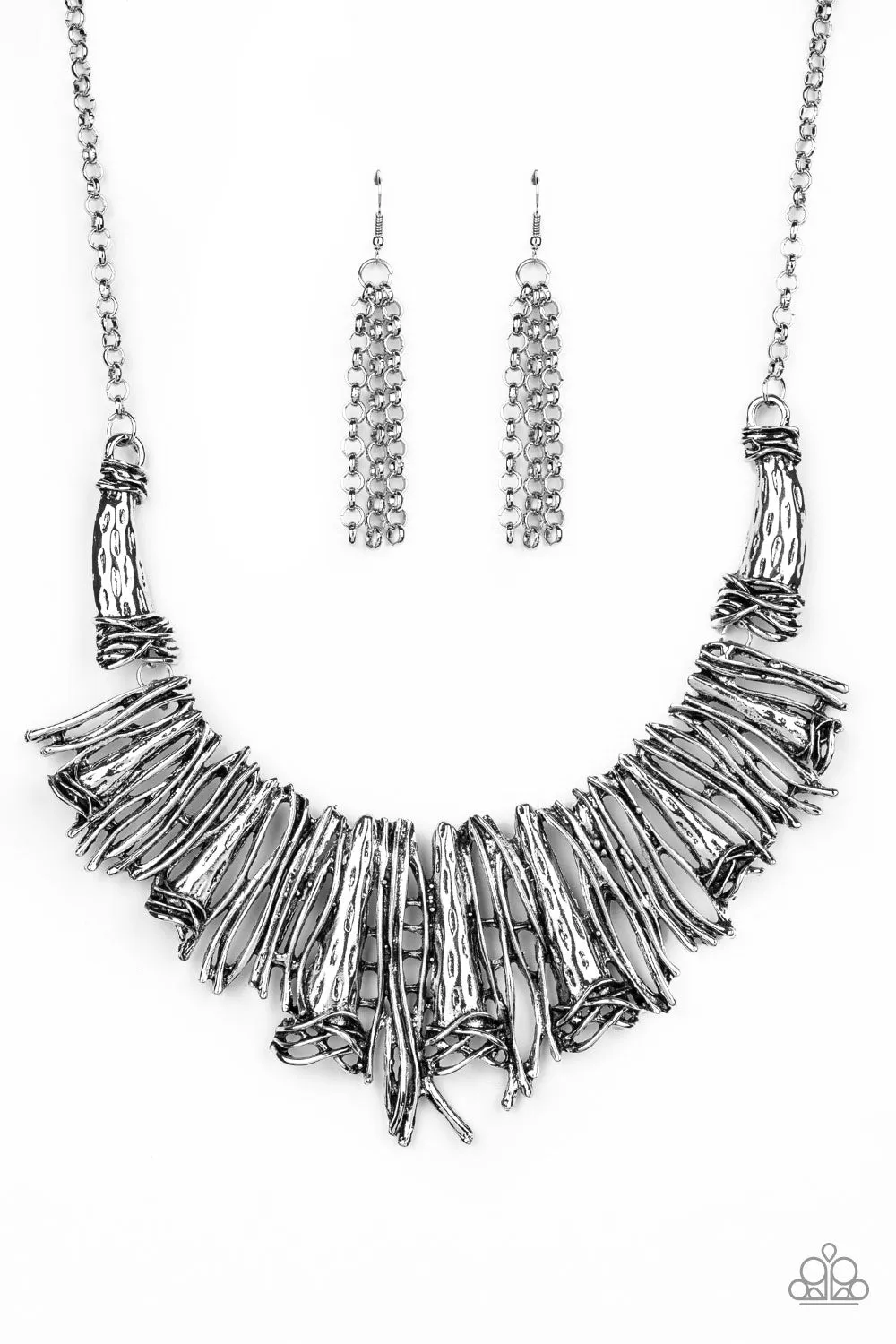 Paparazzi - In the MANE Stream -Silver Necklace