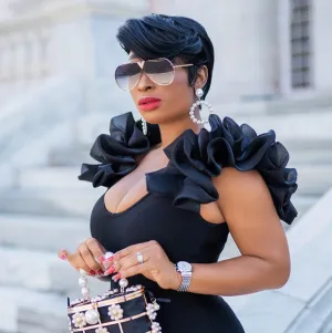 Pearl a' Hoop- EARRINGS (NOT RETURNABLE)