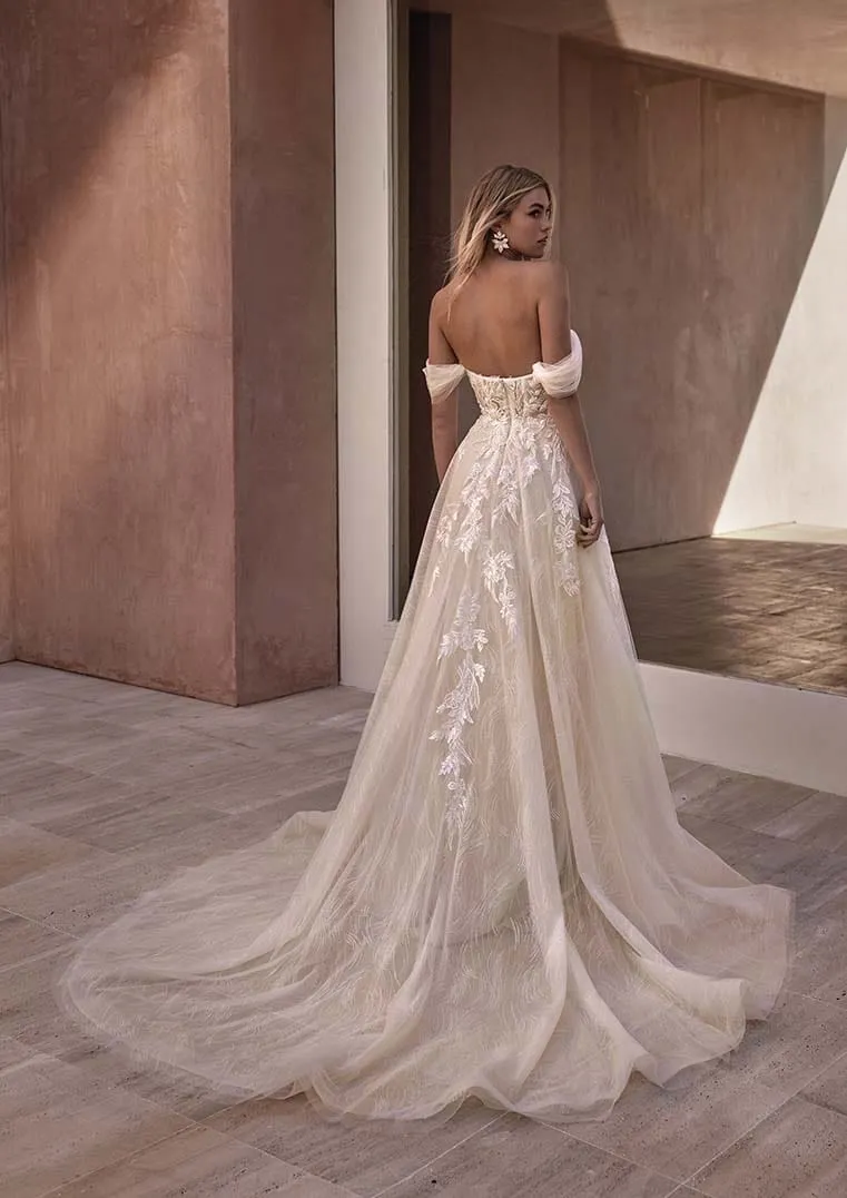 Pronovias: Claris
