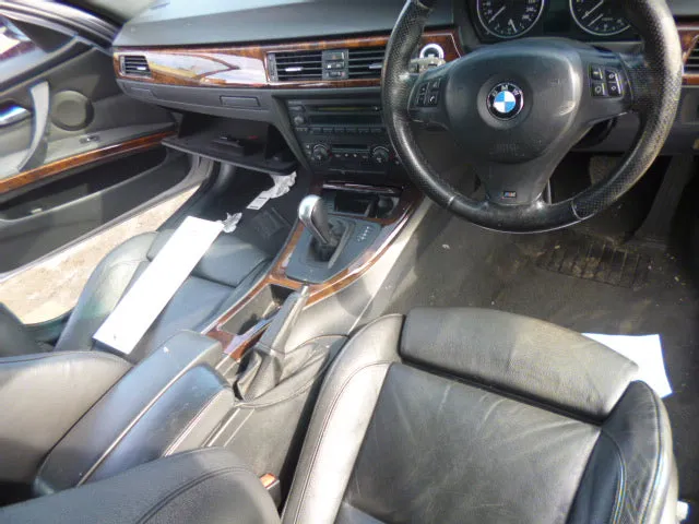 S2694 3' E90 Sedan 325i N52 AUTO 2005/10