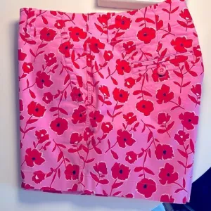 Vineyard Vines Pink and Red Floral Shorts NWT
