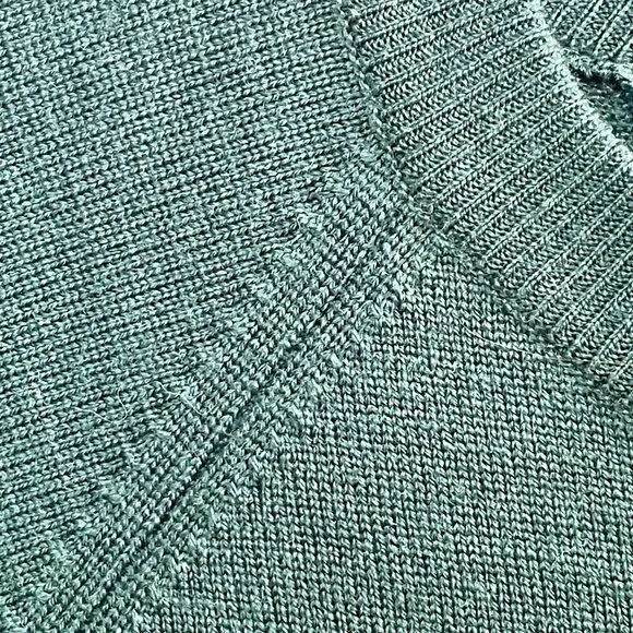 Vintage Talbots 100% Wool Lightweight Green Crew Neck Sweater Women's Sz Medium