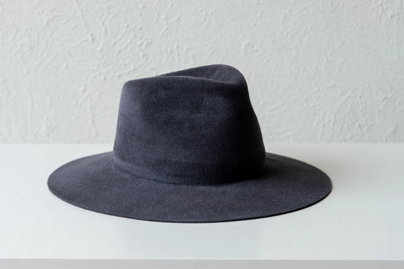 Wakefield in grey Velours felt