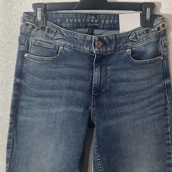 WHBM NEW - Sz 4 - the everyday soft - Mid Rise - slim ankle Jeans