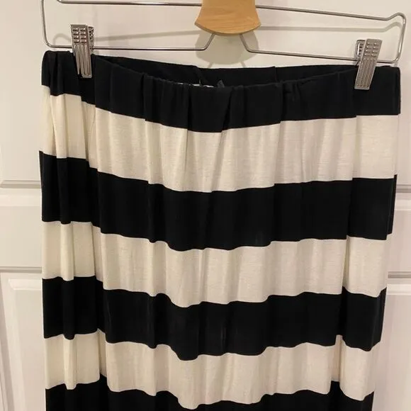 Women's Armani Exchange Long/Maxi Fitted/Pencil Skirt. Black/White. Medium. Chic